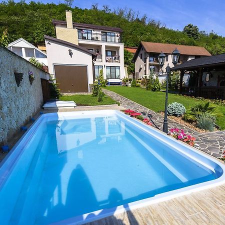 Отель Casa Andrei Оршова Экстерьер фото